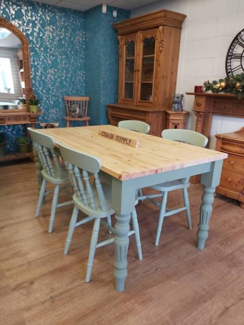Brand New 4Ftx 3Ft Farmhouse Fluted Dining Table & 4 Matching Spindle Back Chairs Painted in Breakfast Room Green - image 1