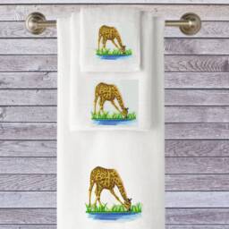 Personalized Embroidered Giraffe Towel, 100% Cotton, Luxury Bath Towel