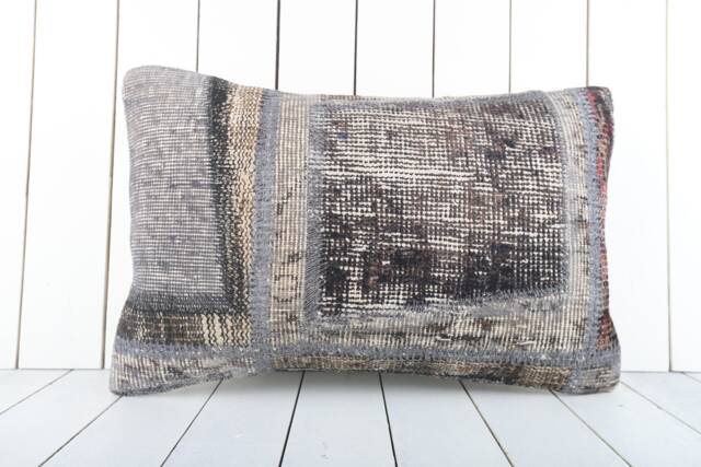 Handmade Vintage Turkish Kilim Pillow Cover - 16x24 - image 1