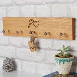 Oak Key Rack Engraved Heart & Design, 5 Pegs