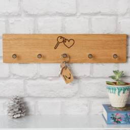Oak Key Rack Engraved Heart & Design, 5 Pegs - thumbnail 2