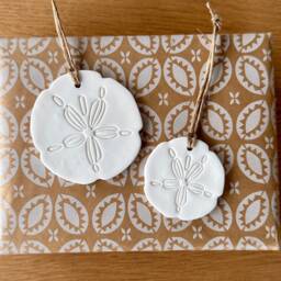 White Polymer Clay Sand Dollar Handmade Christmas Ornaments Coastal Gift Tags, Set Of 5 Small/3 Medium - thumbnail 3