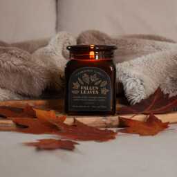 Fallen Leaves Apothecary Candle - Cozy Autumn Scent - thumbnail 3