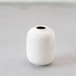 Small White Porcelain Vase, Nordic Minimalist Decor - thumbnail 2