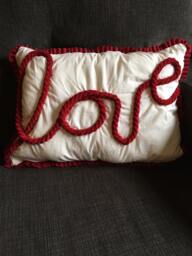 Love - Pillow - thumbnail 1