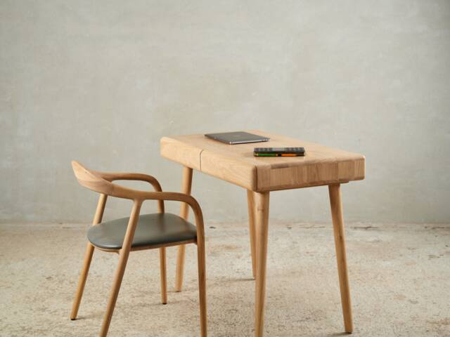 Solid Oak Work Desk - Elegant Computer Office For Modern Workspaces - image 1