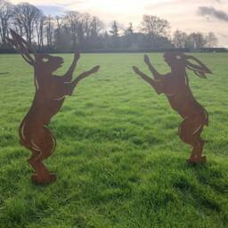 Pair Of Rusty Metal Boxing Hare Garden Statues - Rustic Home Decor - thumbnail 3