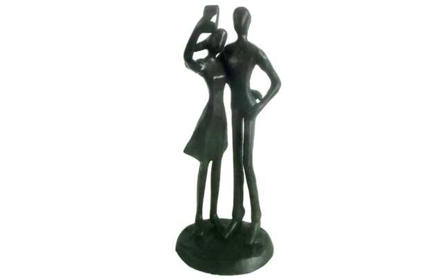 Selfie Sweethearts Cast Iron Sculpture Modern Love The Couple Captured Moment Figurine Shadow Art Metal Decor Abstract Valentine's Da - image 1