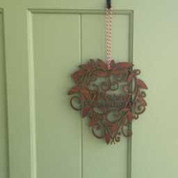 Wooden Heart Christmas Wreath - Mistletoe Decoration - thumbnail 2