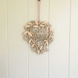 Wooden Heart Christmas Wreath - Mistletoe Decoration - thumbnail 3