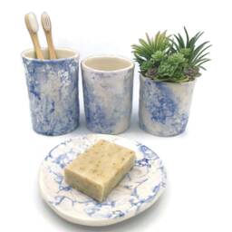 Handmade Ceramic Draining Soap Dish - Minimalist Self-Draining Bar Holder - thumbnail 4