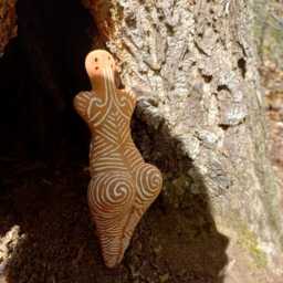 Handmade Mother Goddess Venus Figurine - Ancient Cucuteni Ceramic Sculpture Fertility Symbol Neolithic Art Decor - thumbnail 2