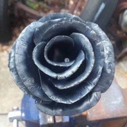 steel Roses - thumbnail 2