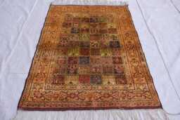 Handmade Silk Bakhtiari Rug 4.11 X 3.3 Ft, Persian Carpet - thumbnail 1