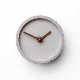 Concrete Table Clock 4 - thumbnail 3
