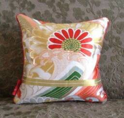 Obee Small Cushion Cover/Sunflower & Wave With Gold Line