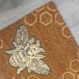 Large Embossed Coir Doormat 45 X 75cm Bee & Honeycomb Pattern Natural Coconut Dirt Trapper Non-Slip Mat - thumbnail 3