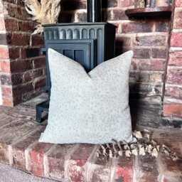 1571. Handmade Small Green Trailing Leaves Linen Blend Cushion Cover, 16x16 - thumbnail 1