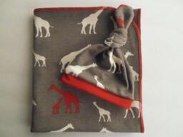 Organic Baby Blanket & Newborn Hat Set. Swaddle Giraffe Photo Prop. Shower Gift