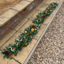 2M Pre-Decorated Spruce Christmas Garland & Matching 45cm Wreath Set - Dried Orange, Pine Cones & Berries Traditional Festive Door - thumbnail 3