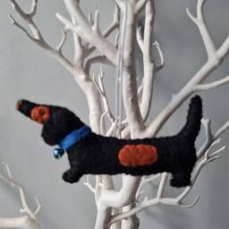 Black & Tan Dachshund, Sausage Dog Decoration. Hanging Wool Felt Decoration For Christmas Tree. Handmade Decoration, Xmas Tree Ornament - thumbnail 2