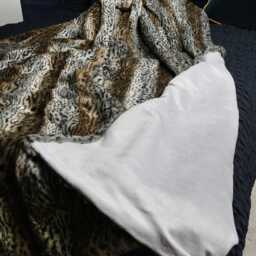 Handmade Snow Leopard Faux Fur Throw Silver Suede Lining - thumbnail 3