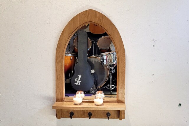 Gothic Arch English Oak Solid Hardwood Wooden Wall Mirror With Key Coat Hooks 95 cm - image 1