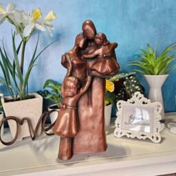 Embracing Love Copper Family Of Four Sculpture - Perfect For Christmas Or 7Th Anniversary Celebrations 9Fo4Tc - thumbnail 2
