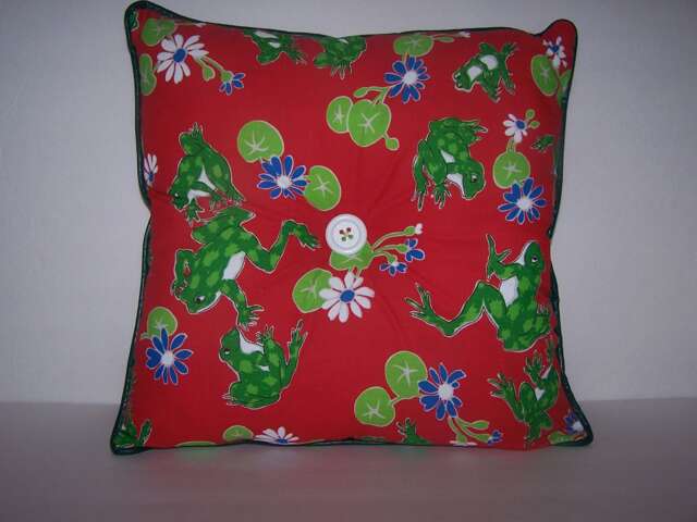 Novelty , Pillow Frog & Lily Pad Pattern Home Decor Fabric Handmade 15 X Green/Red Print Piping - image 1