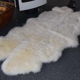 Naturasan Sheepskin Lambskin Rug, Quadro Skin - From Four Pelts, Skins Sourced From Australia & Newzealand, Quadro, Natural White - thumbnail 2