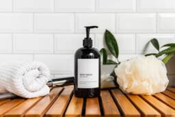 Black Plastic Refillable Soap Dispenser Bottles Custom Minimalist Labels - 500Ml - thumbnail 1