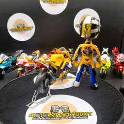 Handmade Moto-Gp Rider Figure With Bike - Artwork Biker Gift Xmas Christmas - thumbnail 3