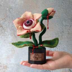 Felted Eyeball Flower Handmade Halloween Gift, Gothic Decor - thumbnail 2