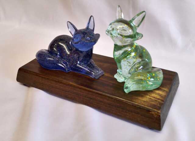Night & Day Glitter Resin Fox Duo Sculpture On Reclaimed Wood Base - image 1