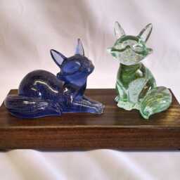 Night & Day Glitter Resin Fox Duo Sculpture On Reclaimed Wood Base - thumbnail 3