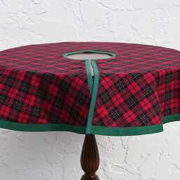 Plaid Christmas Tree Skirt, Trimmed in Green, Traditional Holiday D??cor - thumbnail 3