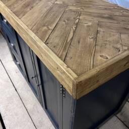 Shaker Kitchen Island With Herringbone Top - thumbnail 4