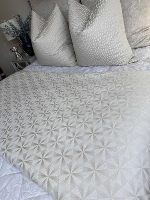 Handmade Geometric Bed Runner King/Queen Twin Throw Scarf Blanket Ivory Natural Bedroom Decor , Designer Braxton Chalk Fabric - image 1