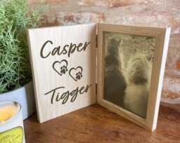 Personalised Pet Dog Cat Memorial Remembrance Photo Frame Natural Oak Keepsake Engraved With Paw Print Design. Beautiful Gift For Loss