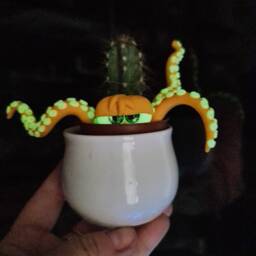 Miniature Octopus, Plant Pot Decoration, Glow-In-The-Dark Kraken. Mini Decor. Home Decoration - thumbnail 2