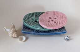 Ceramic Soap Dish With An Embossed Shells Design - thumbnail 1