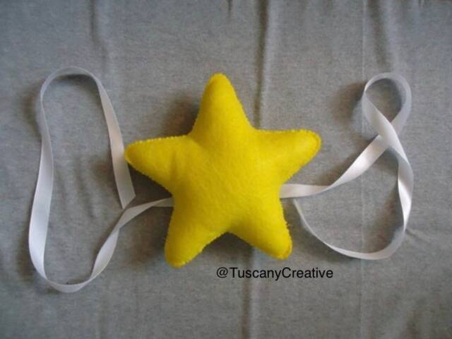 star Christmas Tree Topper in Yellow Felt - image 1