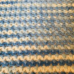 Blue & White Cluster Baby Blanket - thumbnail 4