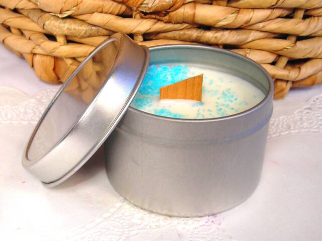 Clean Laundry On The Clothesline Soy Wood Wick Tin Candle