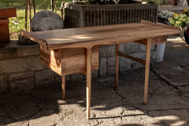 Working Desk - image 1