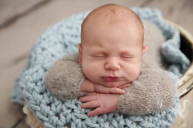 Chunky Glacier Blue Baby Blanket Newborn Photography Prop - image 1