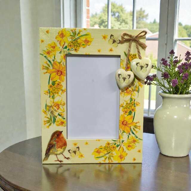 Daffodils & Robin Photo Frame, Floral Wooden Picture Remembrance Gift - image 1