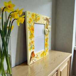Daffodils & Robin Photo Frame, Floral Wooden Picture Remembrance Gift - thumbnail 2
