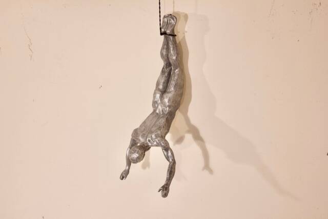 Large Antique-Silver Colour Bungee Jumping Man Hanging On Wire Ornament Figure Diver Climber Wall Statue Rock Buddy - image 1