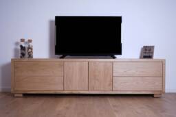 Hand-Crafted Oak Tv Cabinet - Modern Media Center With Drawers Clear Satin Finish